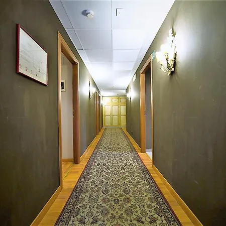 Aaron Hotel